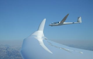 Gliders flying in formation near Lake Tahoe - Photo: Soaring NV