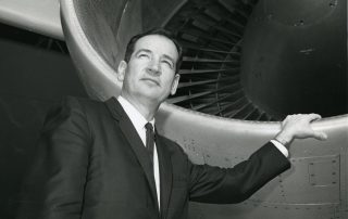 Joe Sutter with a 747's engine.. Photo: Boeing