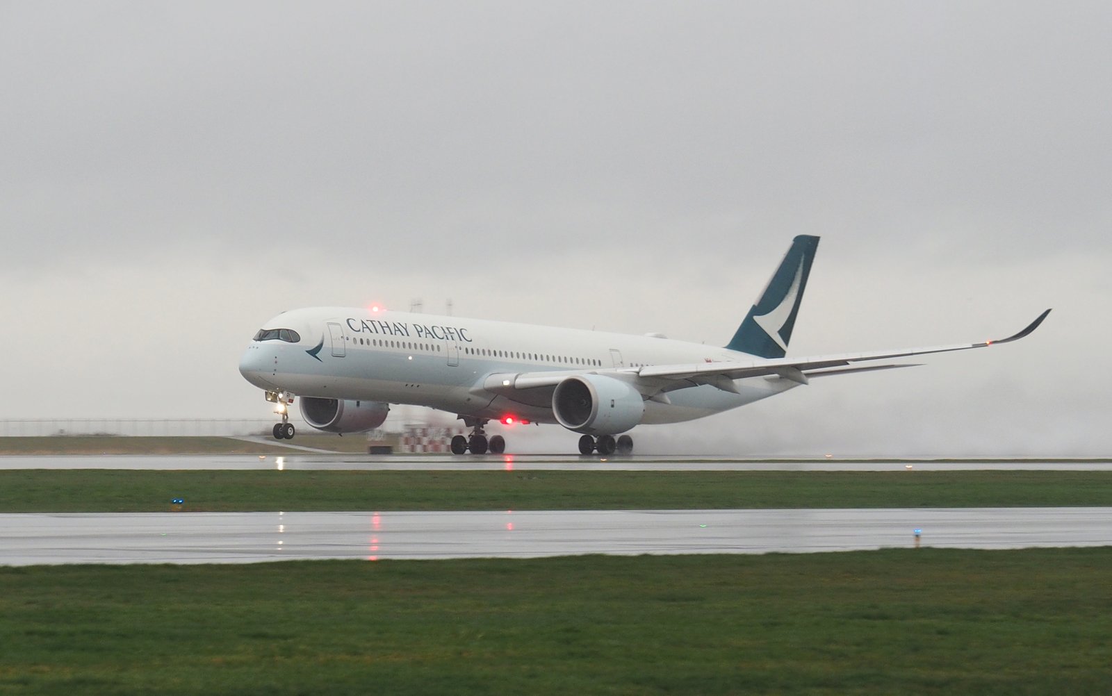 The Bandit Sneaks Into Yvr Cathay Pacific Begins A350 Service To